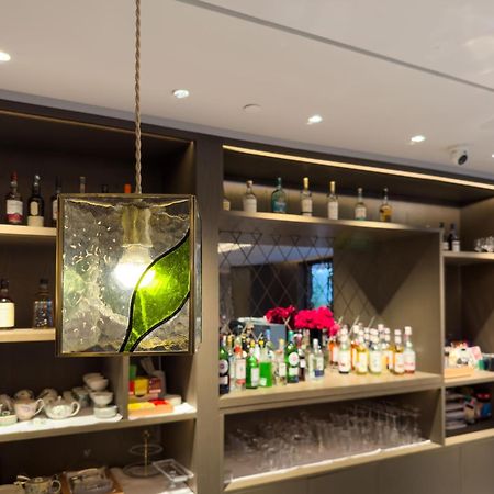 Yuexiu Hotel Guangzhou, Curio Collection By Hilton Bagian luar foto