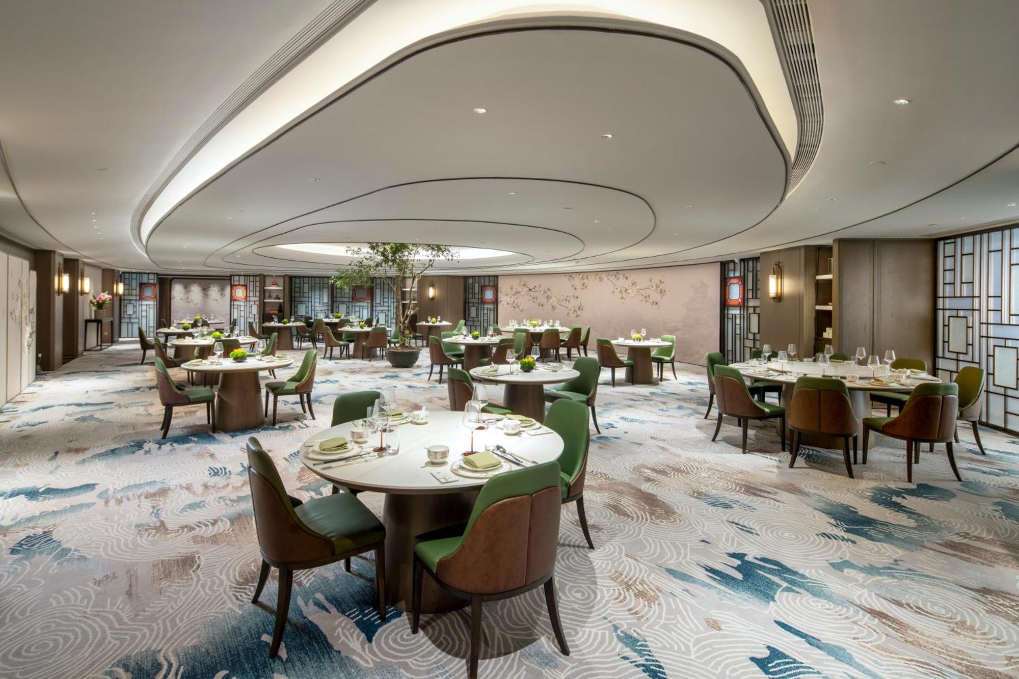 Yuexiu Hotel Guangzhou, Curio Collection By Hilton Bagian luar foto
