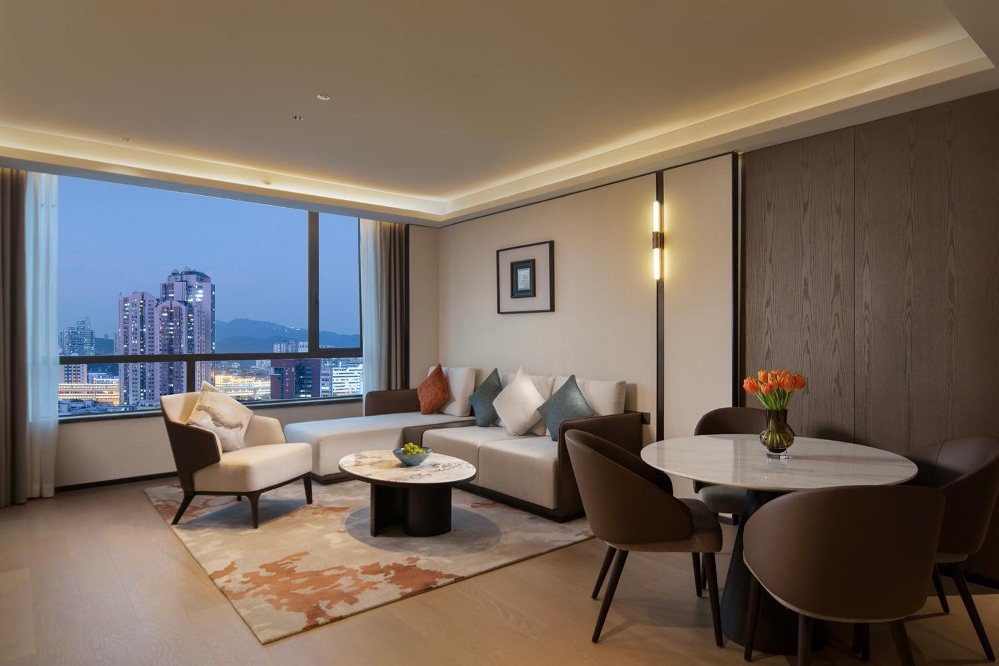 Yuexiu Hotel Guangzhou, Curio Collection By Hilton Bagian luar foto