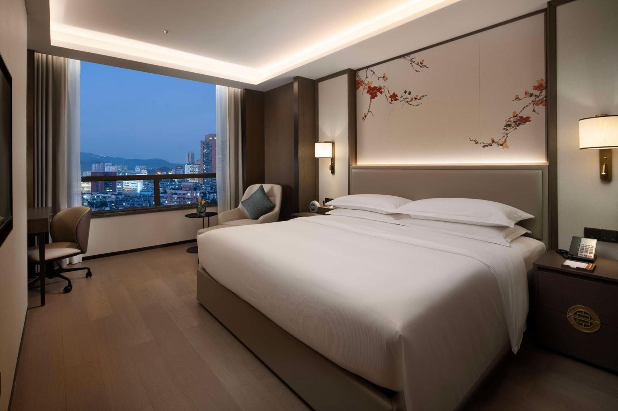 Yuexiu Hotel Guangzhou, Curio Collection By Hilton Bagian luar foto