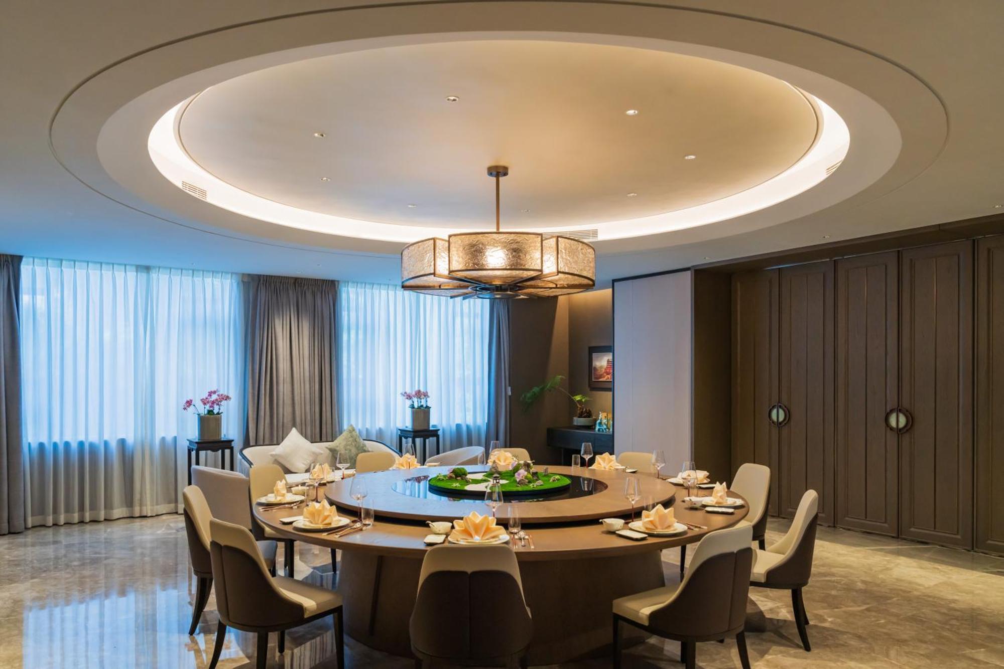 Yuexiu Hotel Guangzhou, Curio Collection By Hilton Bagian luar foto