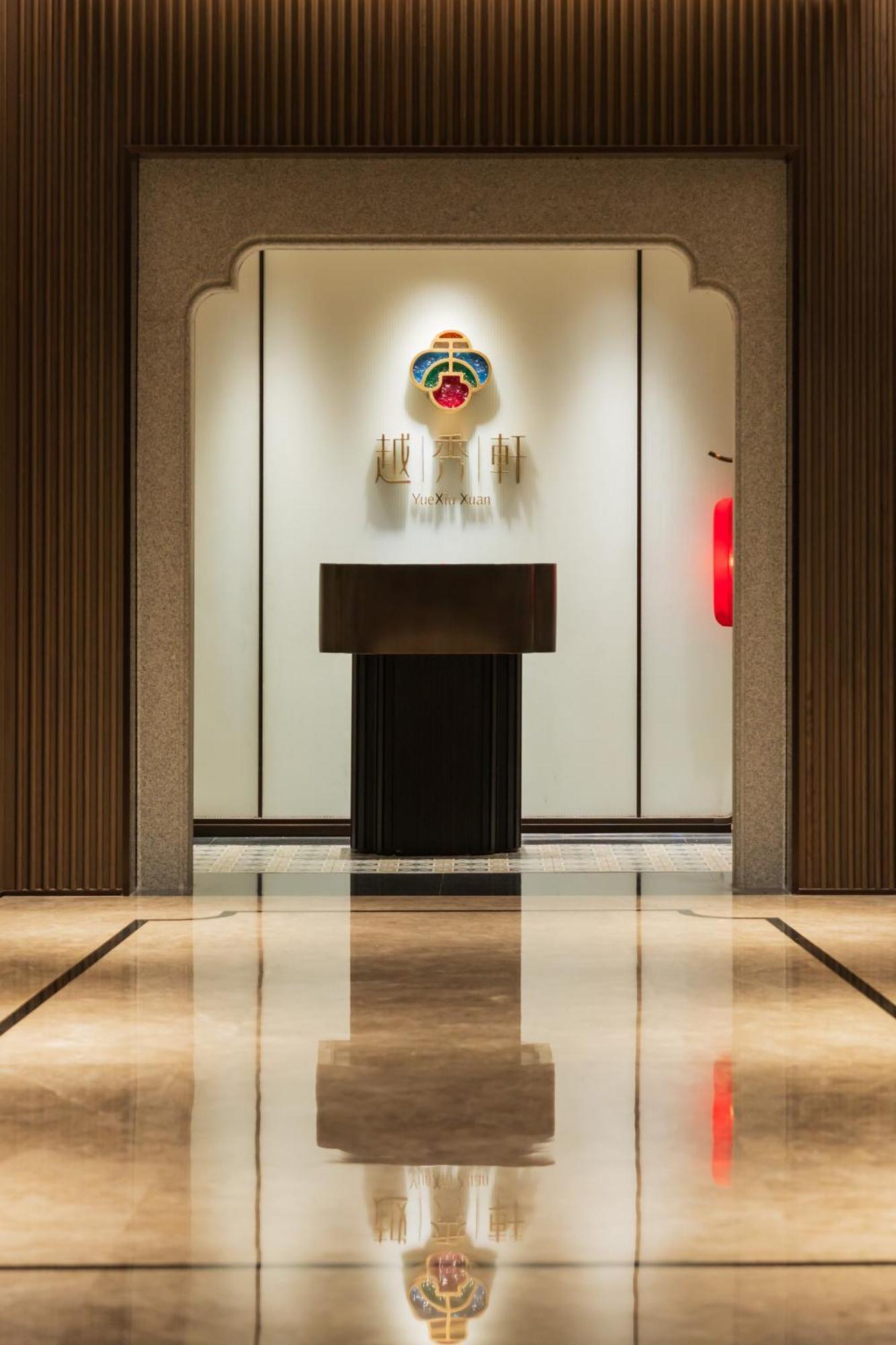 Yuexiu Hotel Guangzhou, Curio Collection By Hilton Bagian luar foto