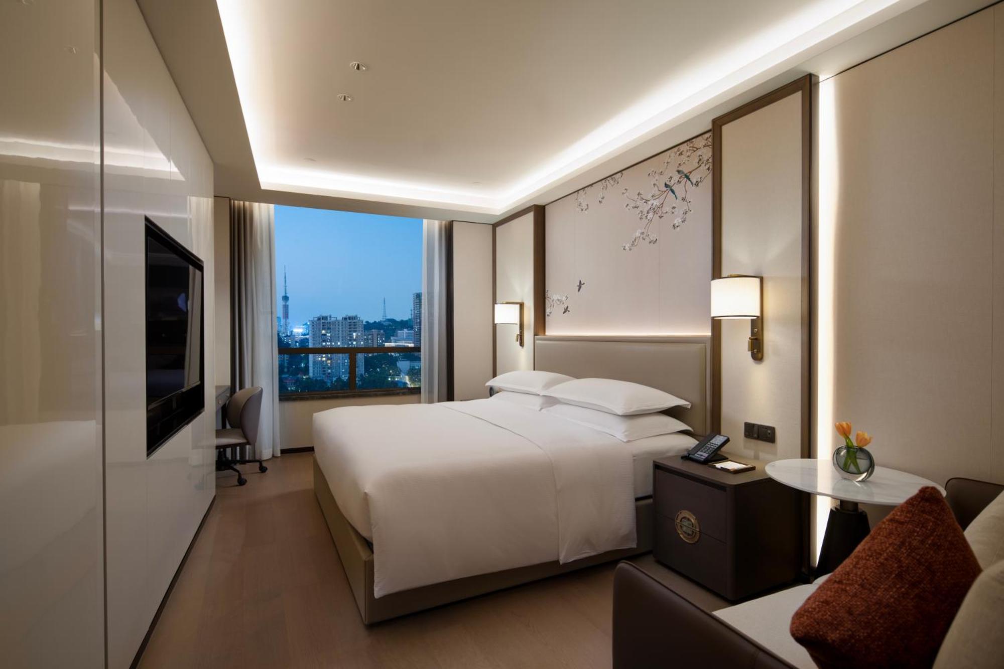 Yuexiu Hotel Guangzhou, Curio Collection By Hilton Bagian luar foto
