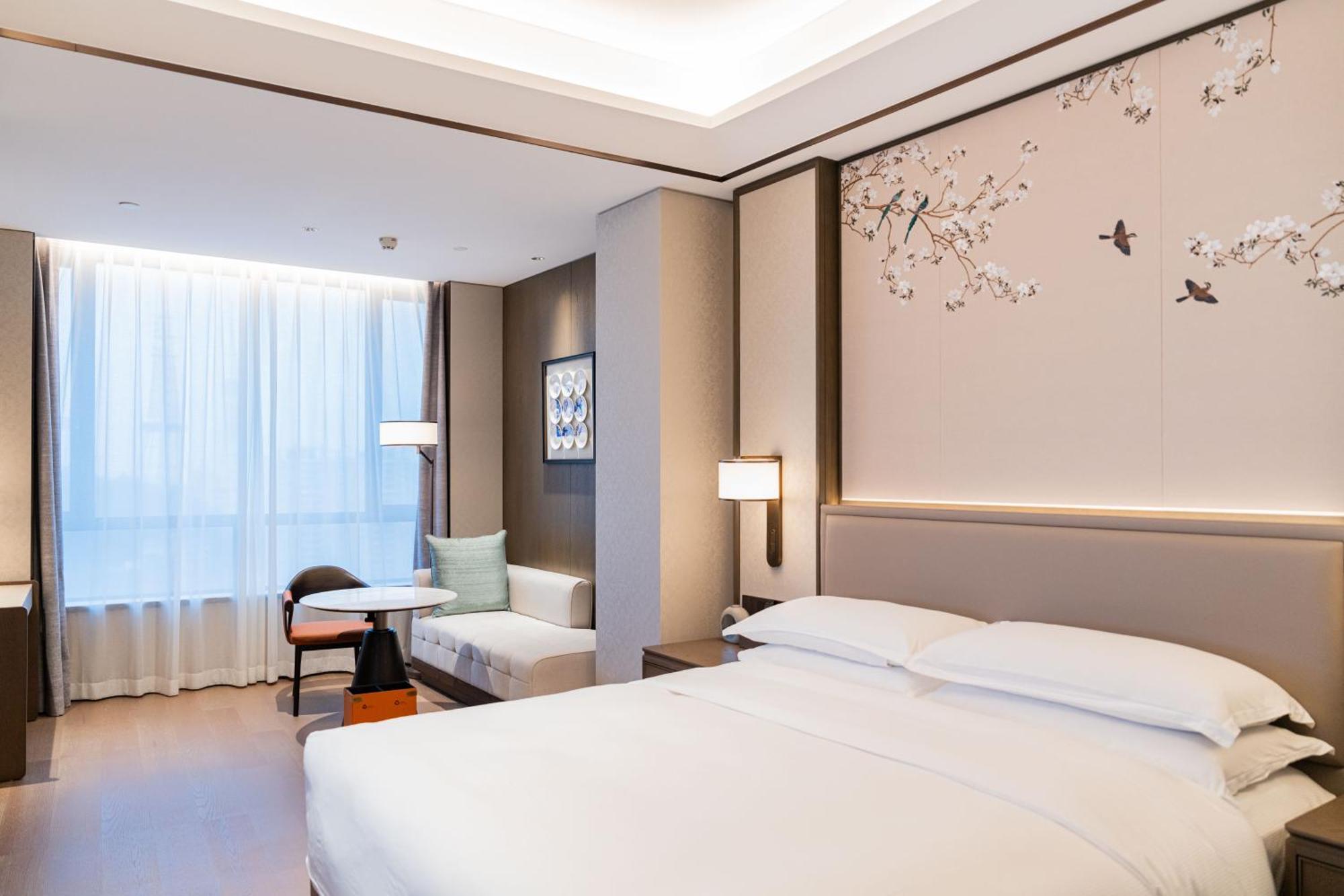 Yuexiu Hotel Guangzhou, Curio Collection By Hilton Bagian luar foto