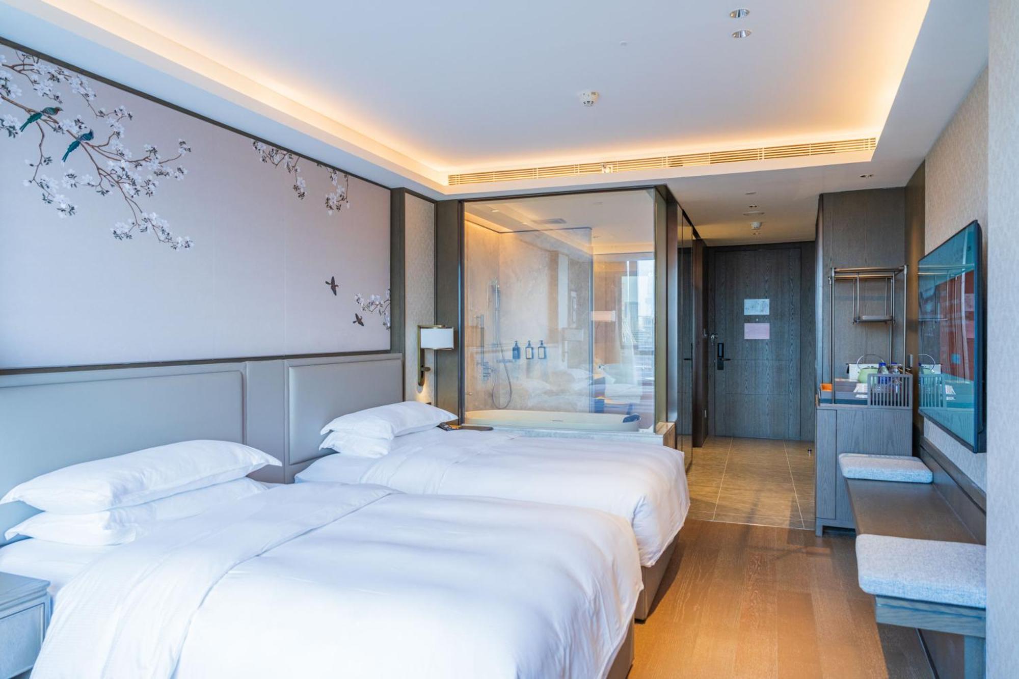Yuexiu Hotel Guangzhou, Curio Collection By Hilton Bagian luar foto