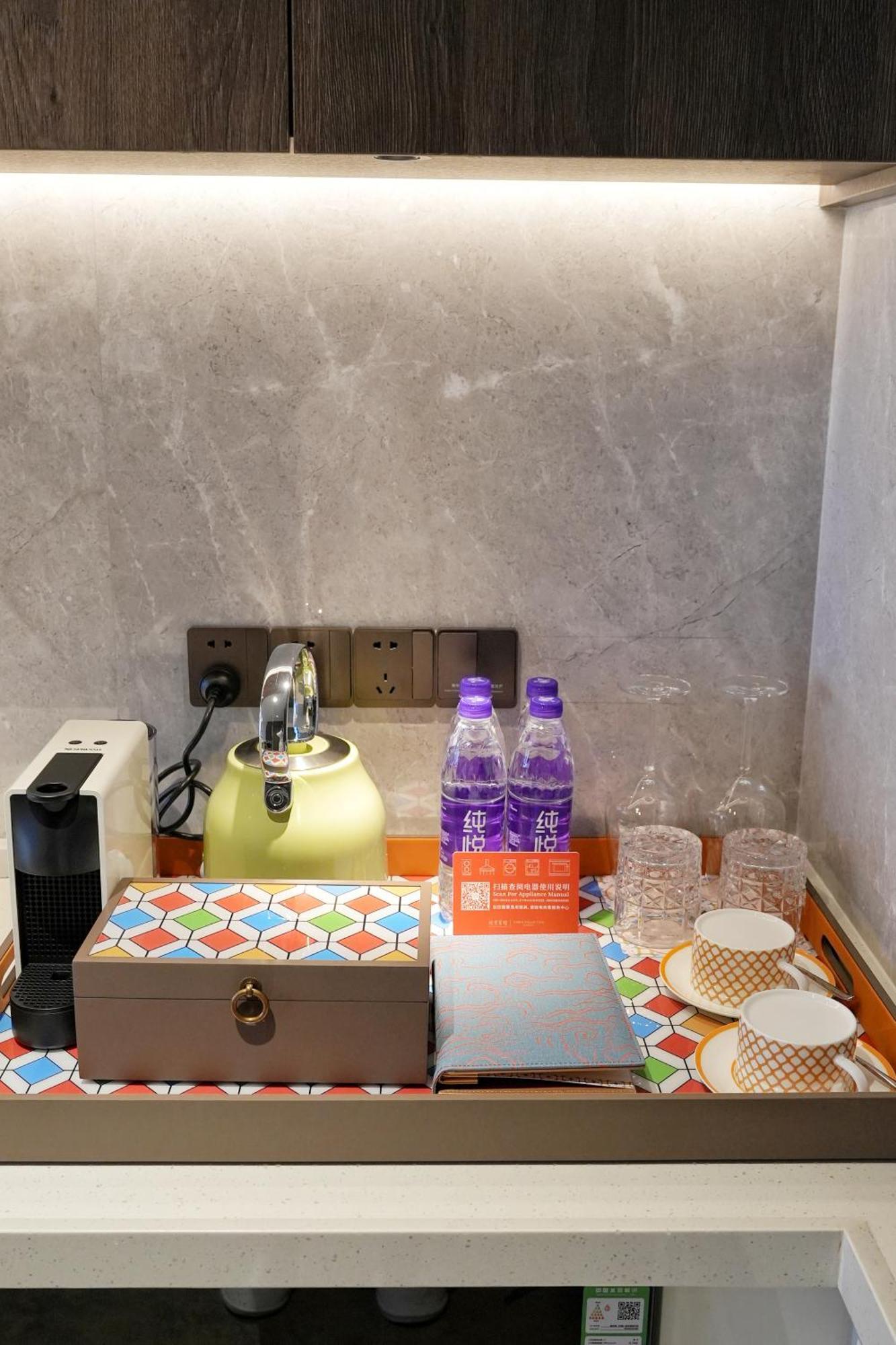Yuexiu Hotel Guangzhou, Curio Collection By Hilton Bagian luar foto