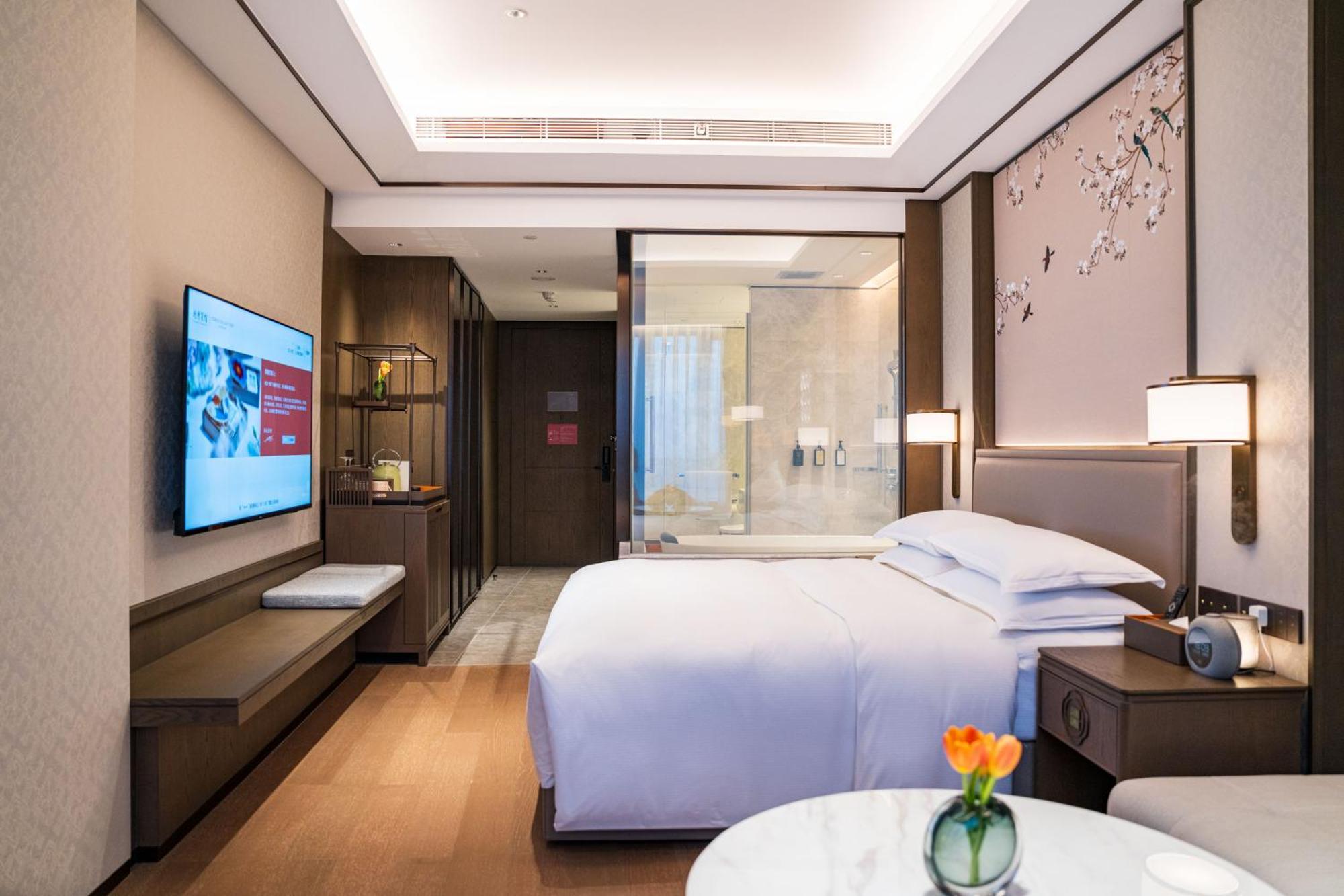 Yuexiu Hotel Guangzhou, Curio Collection By Hilton Bagian luar foto