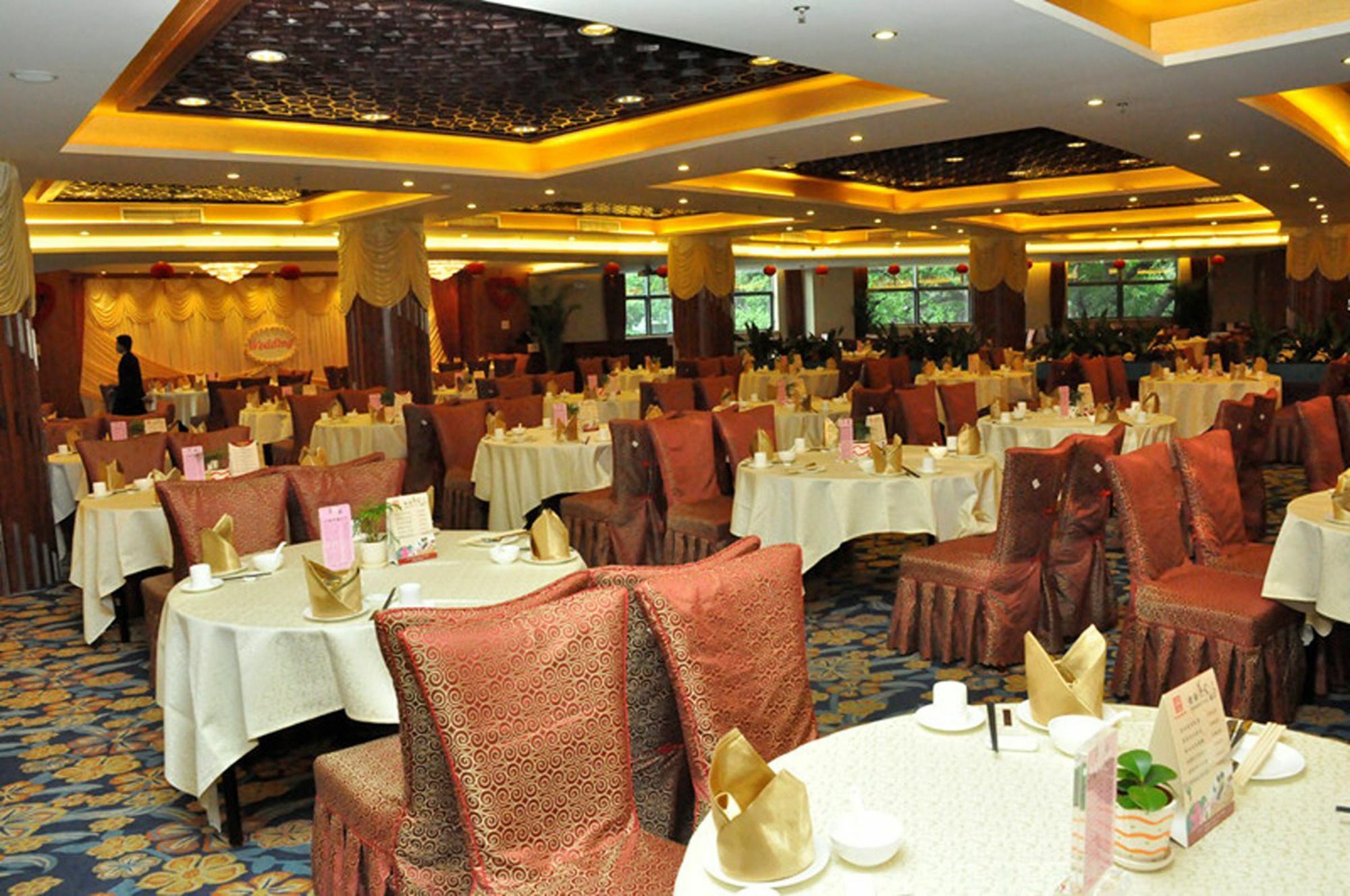 Yuexiu Hotel Guangzhou, Curio Collection By Hilton Bagian luar foto