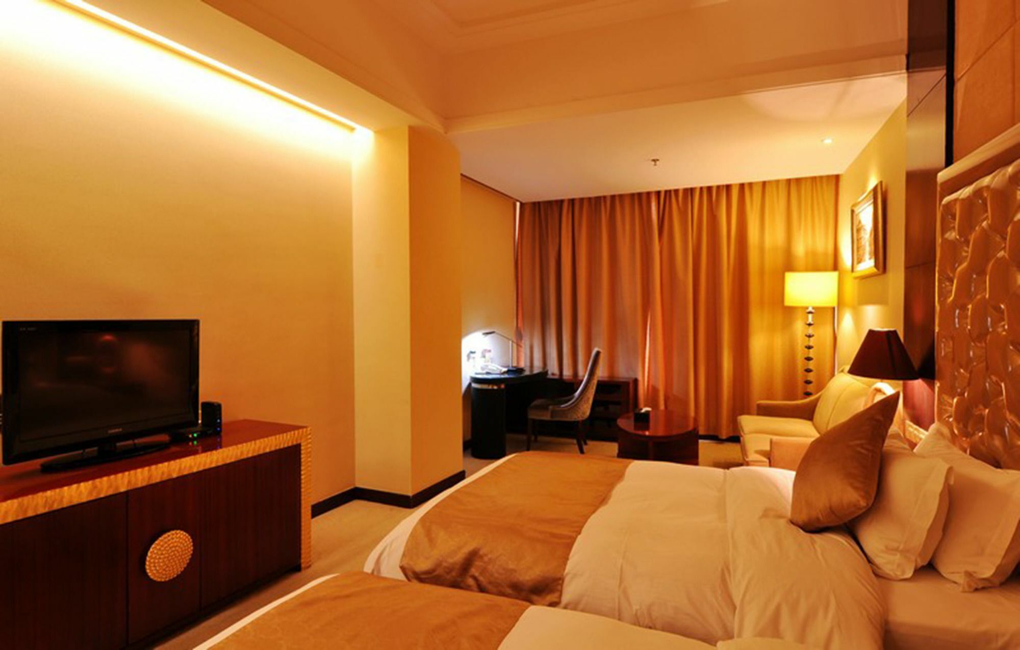 Yuexiu Hotel Guangzhou, Curio Collection By Hilton Bagian luar foto